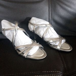 True Spirit By Easyspirit Silver snake print Heeled Strappy Sandal size 9